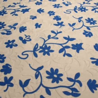 1537 Панбархат шелк/вискоза голубые цветы на молочном
